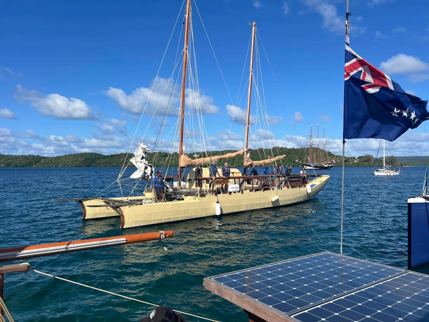 Crew of Hinemoana II